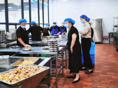 <strong>图为该区纪委监委第驻纪检监察组干部深</strong> 